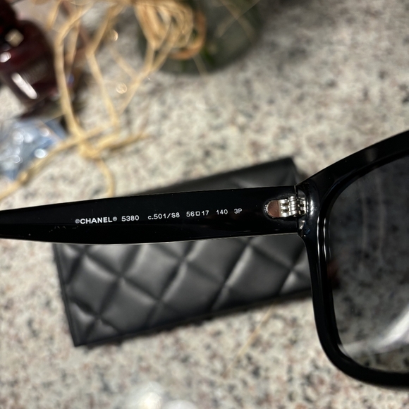 Authentic Chanel sunglasses with case - Picture 3 of 7